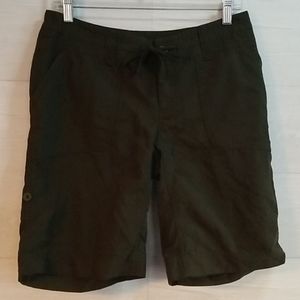 The North Face Women's Long Shorts Size 6 Green